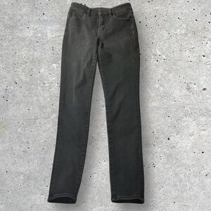 AE Women's Straight Leg High Rise Black Jeggings. Size 4 Long